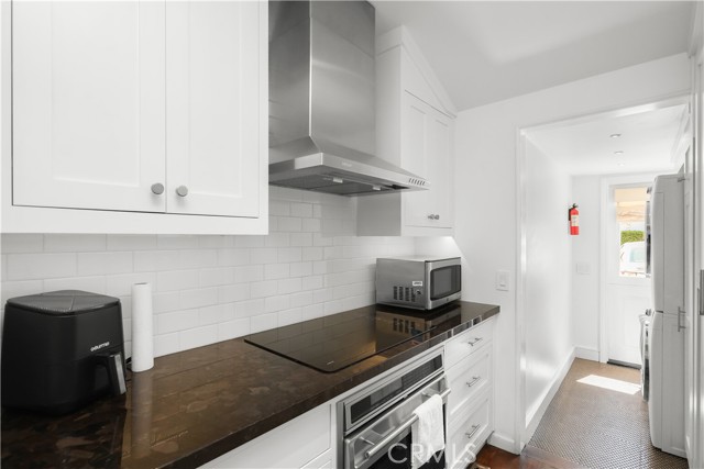 1029 Glenneyre Street, Laguna Beach CA: https://media.crmls.org/medias/fcfa9df6-e6b4-4063-b5f1-2feff549076d.jpg