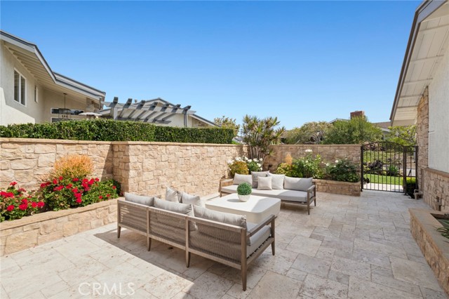 Detail Gallery Image 6 of 51 For 15 Curl Dr, Corona Del Mar,  CA 92625 - 3 Beds | 3 Baths