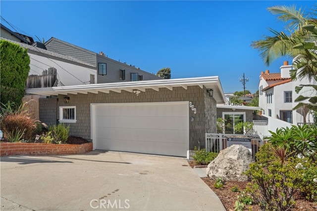 Detail Gallery Image 1 of 16 For 869 10th St, Manhattan Beach,  CA 90266 - 3 Beds | 2 Baths