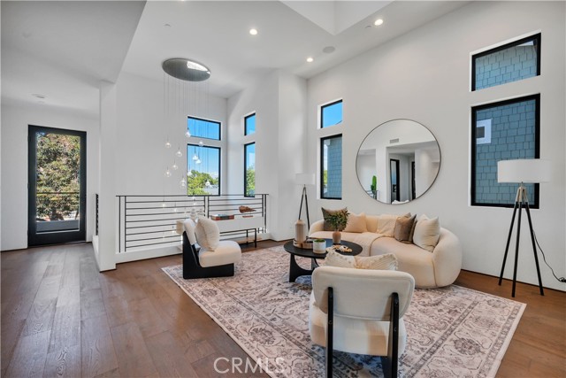 332 Avenue E, Redondo Beach, California 90277, 5 Bedrooms Bedrooms, ,6 BathroomsBathrooms,Residential,For Sale,Avenue E,SB26070979
