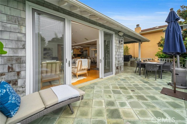 705 Juanita Avenue, Redondo Beach, California 90277, 5 Bedrooms Bedrooms, ,2 BathroomsBathrooms,Residential,Sold,Juanita,SB22157275