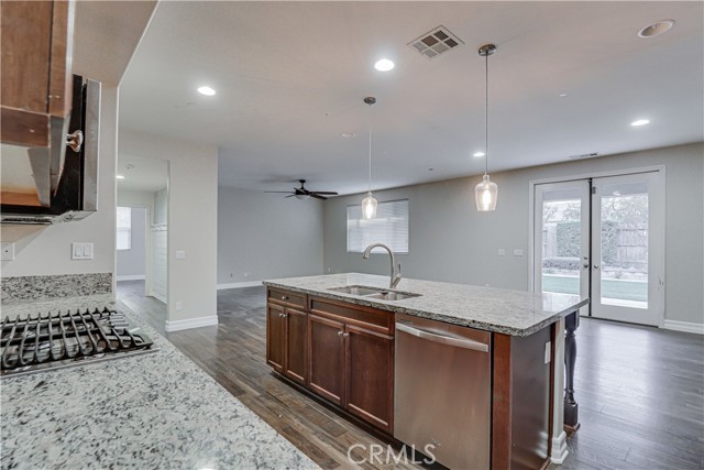 Detail Gallery Image 8 of 44 For 5005 Silvery Jewel, Bakersfield,  CA 93313 - 5 Beds | 3/1 Baths