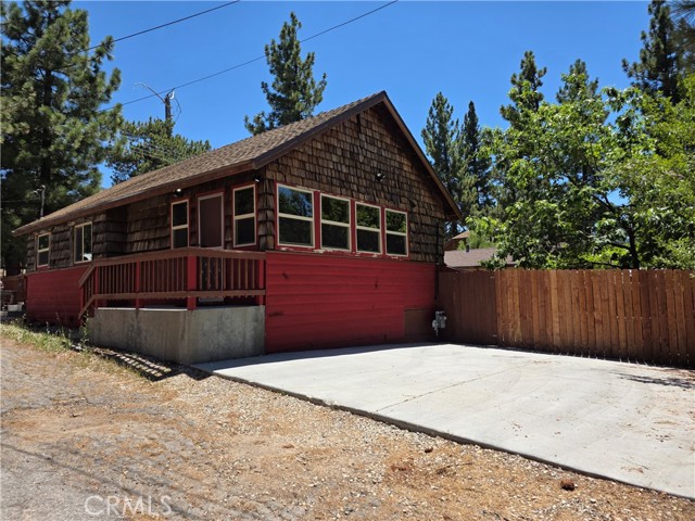 344 Edgemoor Road, Big Bear Lake CA: https://media.crmls.org/medias/fcff5834-02d7-45d2-a546-e2b2f00682c8.jpg