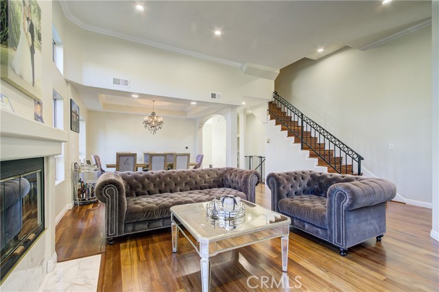 5635 Woodman Avenue, Valley Glen CA: https://media.crmls.org/medias/fcffcb1d-b8c0-42c1-8225-0b90b846488f.jpg