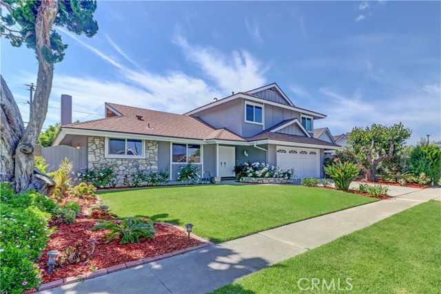 Detail Gallery Image 4 of 71 For 16591 Busby Ln, Huntington Beach,  CA 92647 - 5 Beds | 2 Baths