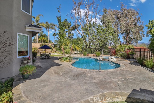 11583 Flowerwood Court, Moorpark CA: https://media.crmls.org/medias/fd02a5dc-a9e9-4a35-8140-d350bef1fedd.jpg