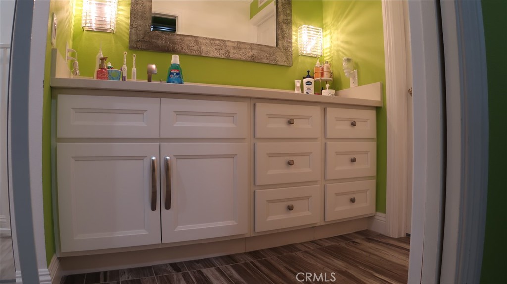 https://media.crmls.org/medias/fd02a722-ee77-40e3-b0a0-b9123458f567.jpg?preset=X-Large