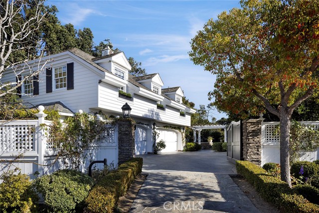 1 San Mateo Way, Corona del Mar CA: https://media.crmls.org/medias/fd02e6a8-3739-4bff-a4d4-0c70bd0b338b.jpg