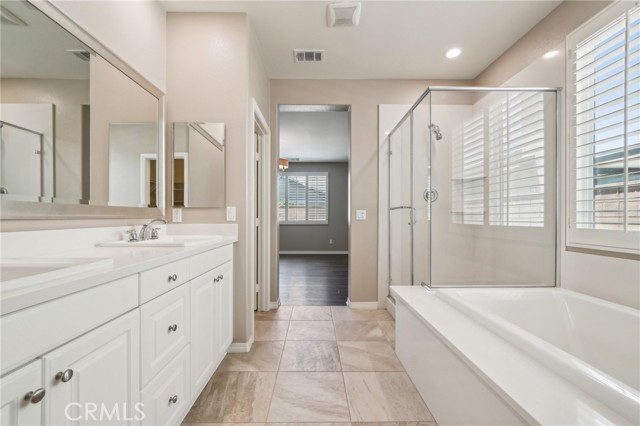 Detail Gallery Image 18 of 40 For 6125 Coopers Hawk Dr, Jurupa Valley,  CA 91752 - 5 Beds | 3/1 Baths