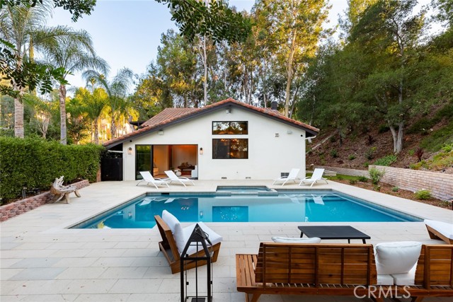 4885 Winnetka Avenue, Woodland Hills CA: https://media.crmls.org/medias/fd038a50-cb94-425b-93bc-deab48b6d9d3.jpg
