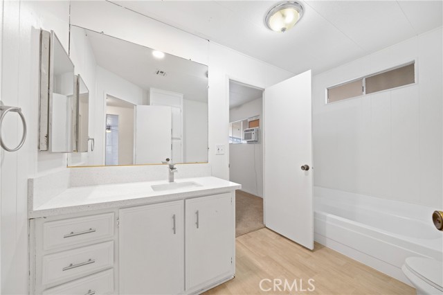 1895 W Devonshire Avenue, Hemet CA: https://media.crmls.org/medias/fd04f346-829c-4db3-abf3-77f90e995d83.jpg