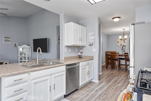 Detail Gallery Image 13 of 37 For 12305 Quiet Pasture Dr, Bakersfield,  CA 93312 - 4 Beds | 2 Baths