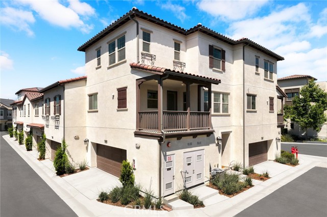 Detail Gallery Image 2 of 42 For 15972 Bravery Ave, Chino,  CA 91708 - 2 Beds | 2/1 Baths