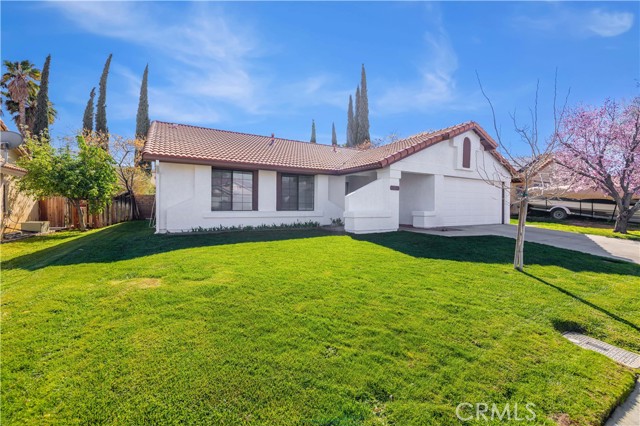 Detail Gallery Image 3 of 25 For 4654 Paseo Hermoso, Palmdale,  CA 93551 - 3 Beds | 2 Baths