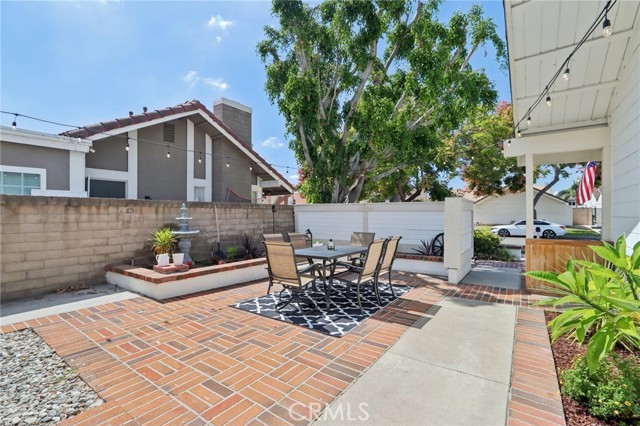 242 N Camino Arroyo, Anaheim CA: https://media.crmls.org/medias/fd0677e5-b52e-4a4f-9168-5ccfc5a6e236.jpg