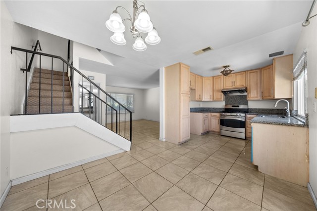 2256 Shady Hills Drive, Diamond Bar CA: https://media.crmls.org/medias/fd06a584-d4ed-4d55-a718-871e42276222.jpg