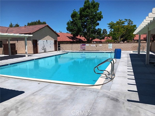 19185 Oak Street, Apple Valley CA: https://media.crmls.org/medias/fd06a969-916a-4040-8732-efe2170cb1cd.jpg