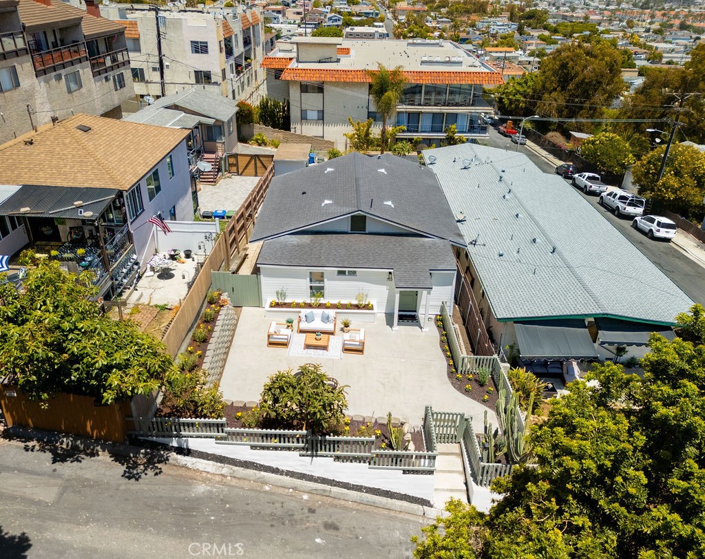 https://media.crmls.org/medias/fd076c52-d0dc-4e61-aac9-796d411d2569.jpg?preset=X-Large