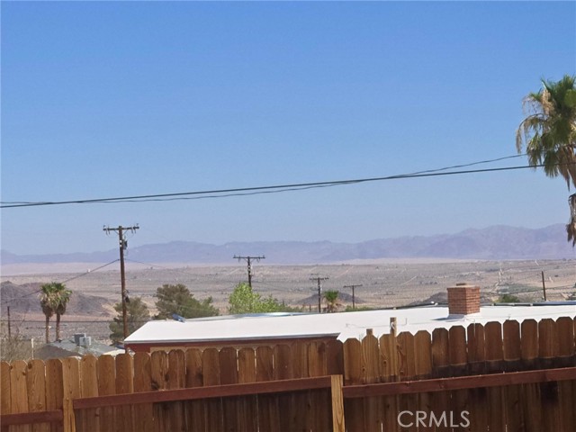 7050 Ivanpah Avenue, 29 Palms CA: https://media.crmls.org/medias/fd07853b-4e12-4d99-98a9-fa2acf3b275e.jpg