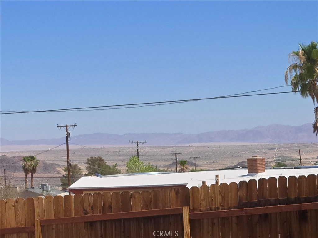 https://media.crmls.org/medias/fd07853b-4e12-4d99-98a9-fa2acf3b275e.jpg?preset=X-Large