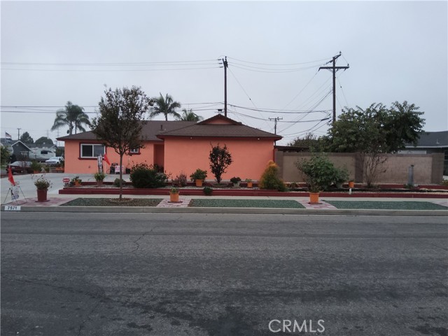 7571 San Rafael E Drive, Buena Park CA: https://media.crmls.org/medias/fd07ae4f-fac9-46a7-89ac-d0fad437cb5d.jpg