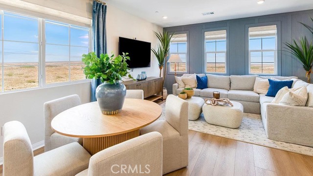 Detail Gallery Image 4 of 18 For 1357 Yeager Ave, Rialto,  CA 92376 - 4 Beds | 3 Baths