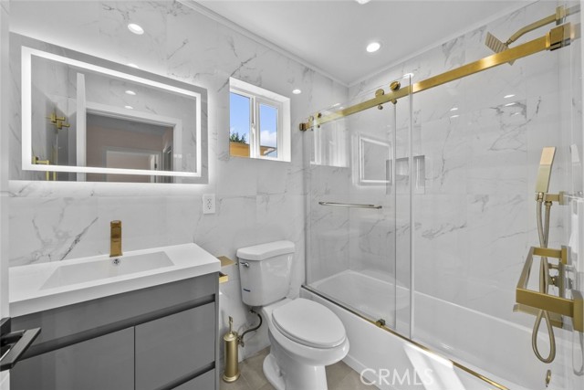 8049 Lullaby Lane, Panorama City CA: https://media.crmls.org/medias/fd0a137e-9be1-4510-9e85-5b8c4fa1a779.jpg