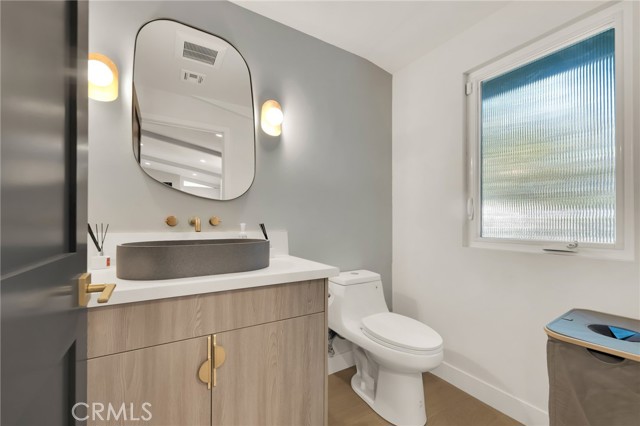 Detail Gallery Image 16 of 40 For 4941 Rigoletto St, Woodland Hills,  CA 91364 - 3 Beds | 2/1 Baths