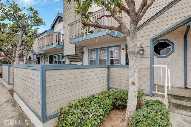 533 Walnut Avenue, Long Beach CA: https://media.crmls.org/medias/fd0b1355-dfa6-4d3c-8b5e-cd2874c6ada7.jpg