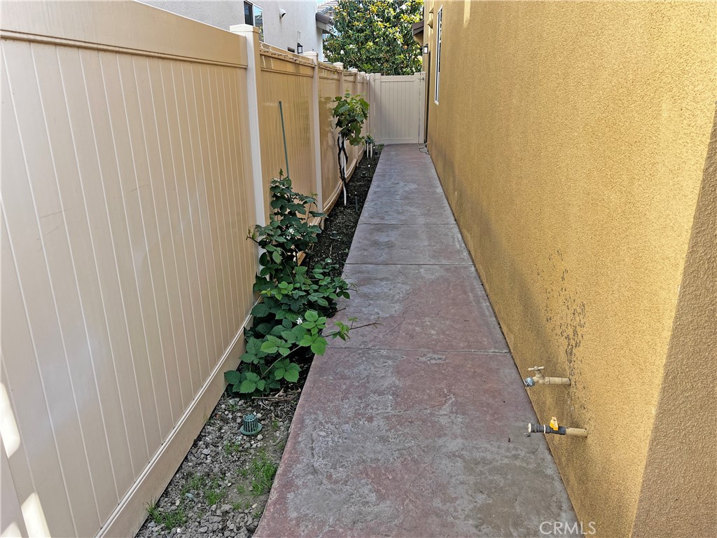 https://media.crmls.org/medias/fd0b1c4e-a18c-456f-8f28-c2061d9eb501.jpg?preset=X-Large