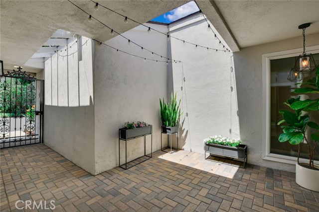 Detail Gallery Image 5 of 43 For 2486 Napoli Way, Costa Mesa,  CA 92627 - 3 Beds | 2 Baths