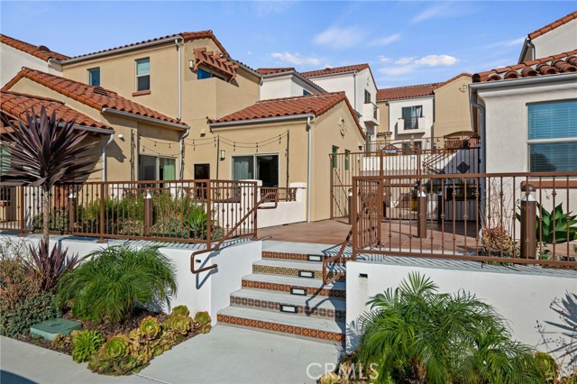 Detail Gallery Image 4 of 27 For 44 Coronado St #202,  Ventura,  CA 93001 - 2 Beds | 2/1 Baths