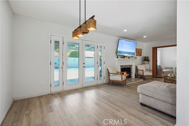 20854 runnymede st, Winnetka CA: https://media.crmls.org/medias/fd0beb04-4e98-4df0-b03c-71926b289b33.jpg