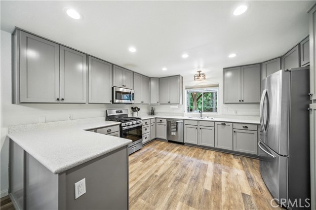 Detail Gallery Image 10 of 50 For 39122 Starview Ln, Big Bear Lake,  CA 92315 - 3 Beds | 2/1 Baths
