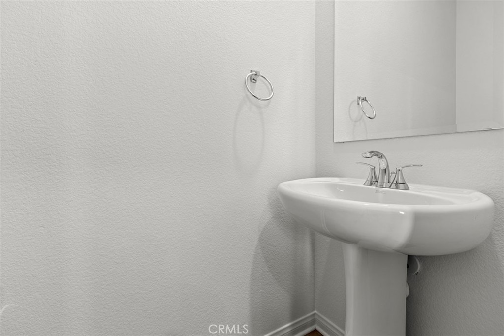 https://media.crmls.org/medias/fd0da69c-7d5a-4f27-8ac2-9eb2ca7a9af9.jpg?preset=X-Large
