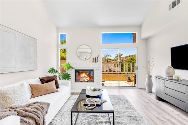 Detail Gallery Image 4 of 47 For 31 Cascada, Rancho Santa Margarita,  CA 92688 - 3 Beds | 3 Baths