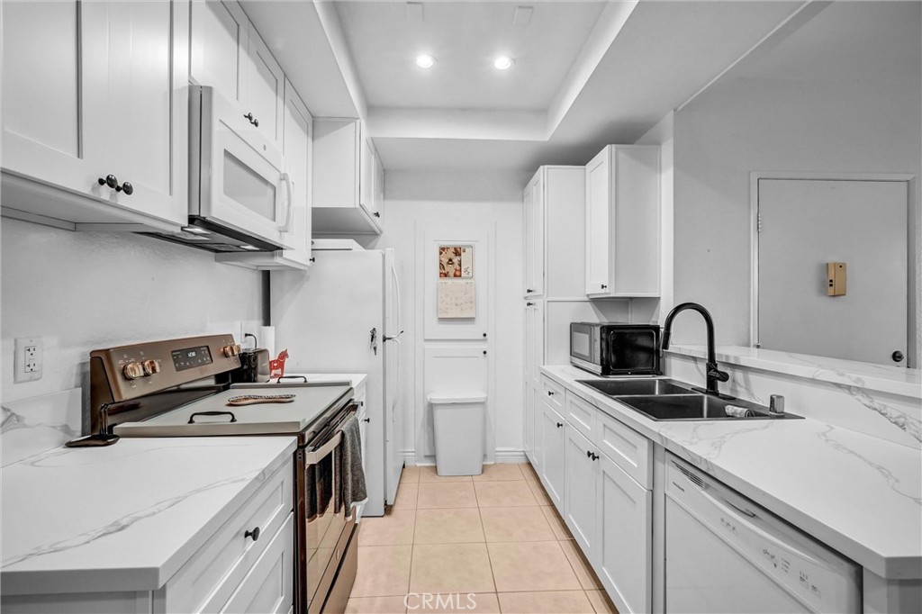 https://media.crmls.org/medias/fd0f7aa7-b8df-4615-939d-46bee916ba13.jpg?preset=X-Large