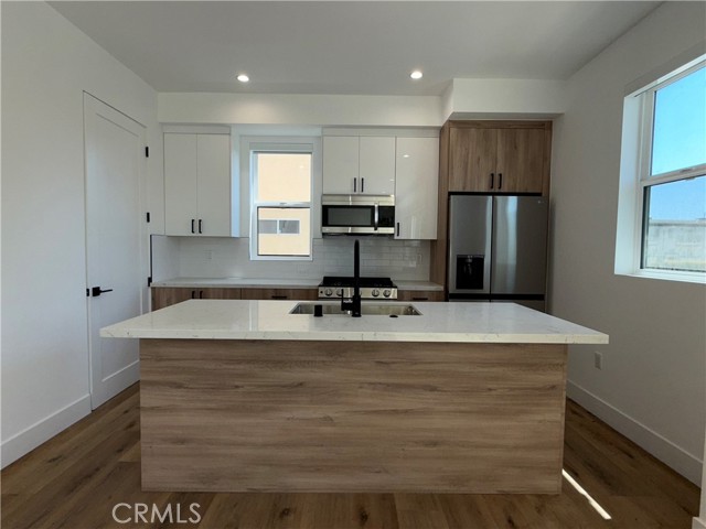 5044 Laurel Canyon Boulevard, Valley Village CA: https://media.crmls.org/medias/fd0fa6da-aa88-43b9-918f-b357439e3ea0.jpg