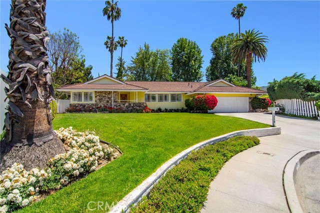 Detail Gallery Image 2 of 48 For 4510 Triste Pl, Tarzana,  CA 91356 - 4 Beds | 3 Baths