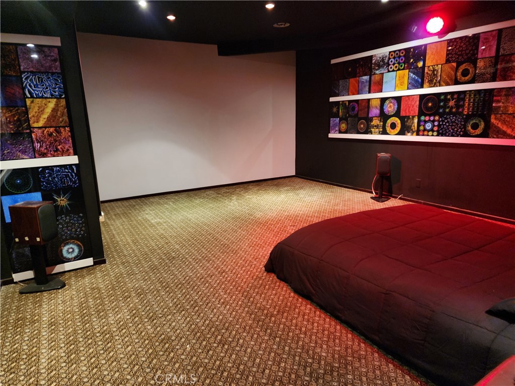 https://media.crmls.org/medias/fd0fd132-8662-486c-8d3d-c1a5777c77d1.jpg?preset=X-Large