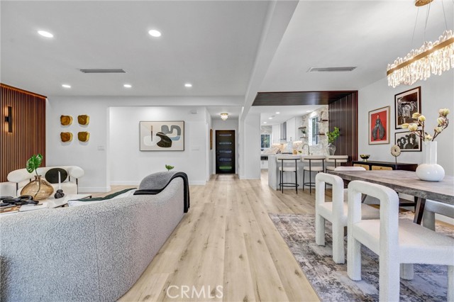 Detail Gallery Image 16 of 43 For 13021 Killion St, Sherman Oaks,  CA 91401 - 3 Beds | 2/1 Baths