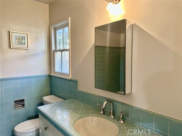 Detail Gallery Image 17 of 41 For 4515 Sherman Oaks Ave, Sherman Oaks,  CA 91403 - 3 Beds | 2/1 Baths