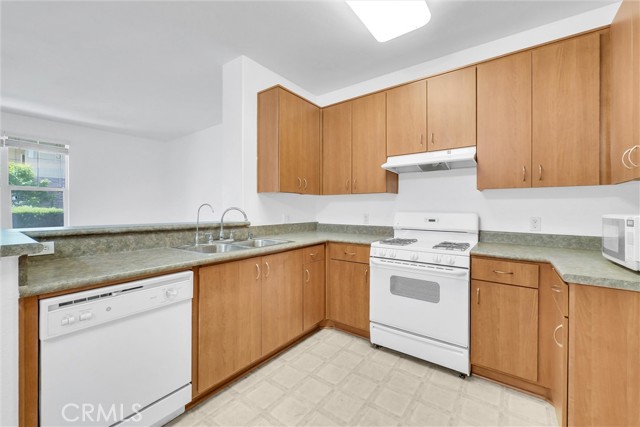 Detail Gallery Image 9 of 27 For 835 Francesca Dr #103,  Walnut,  CA 91789 - 2 Beds | 2 Baths