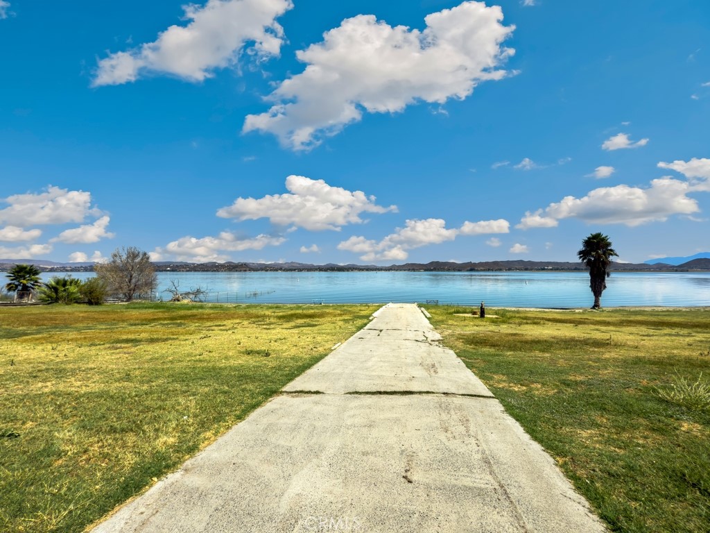 https://media.crmls.org/medias/fd111646-272e-4105-987d-519676de7a17.jpg?preset=X-Large