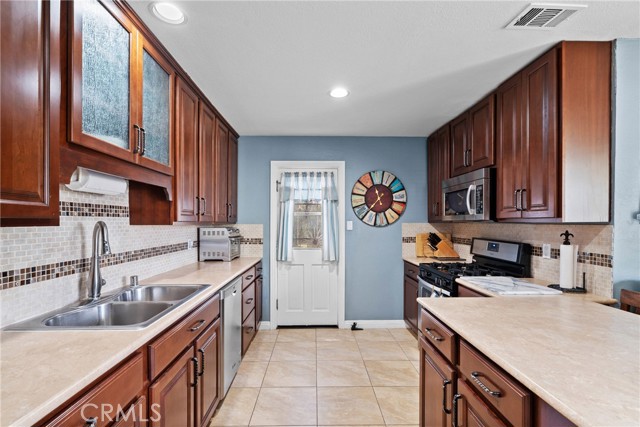 8252 McFadden Avenue, Midway City CA: https://media.crmls.org/medias/fd115284-b339-44aa-a82e-97f089b0a05a.jpg