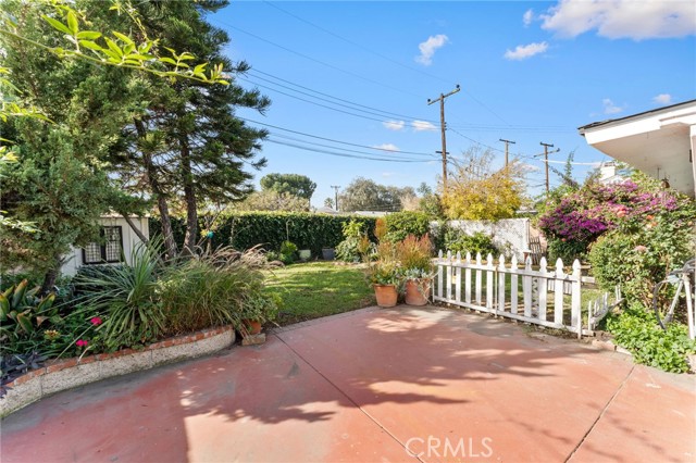 1045 Cathedral Way, Pomona CA: https://media.crmls.org/medias/fd11c238-91c0-4b91-bd80-abecae1e7a37.jpg