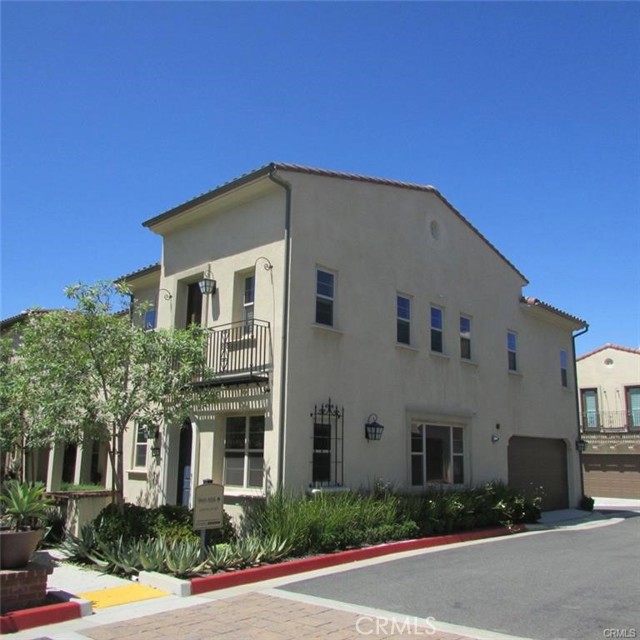 908 Grove Court, Claremont CA: https://media.crmls.org/medias/fd11d1e8-aca2-4f8d-84dd-981906ac8751.jpg