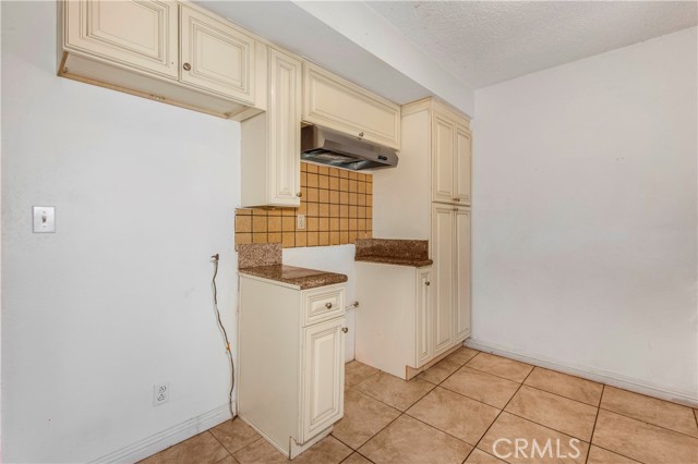 Detail Gallery Image 13 of 46 For 12509 9th Ave, Victorville,  CA 92395 - 4 Beds | 2 Baths