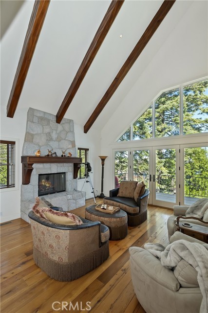 Detail Gallery Image 7 of 59 For 319 Mittry Ln, Lake Arrowhead,  CA 92352 - 2 Beds | 2/1 Baths