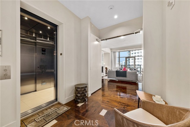10776 Wilshire Boulevard, Los Angeles CA: https://media.crmls.org/medias/fd140d1f-5a71-463a-9f0a-645584efb34b.jpg